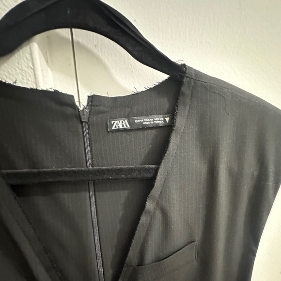 ZARA Black Pinstripe V-Neck
Sleeveless Wide Leg Jumpsuit M NEW - Picture 9 of 9